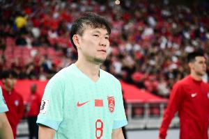 粤媒：国足最大问题是伤停较多，若用双后腰李源一或有出场可能