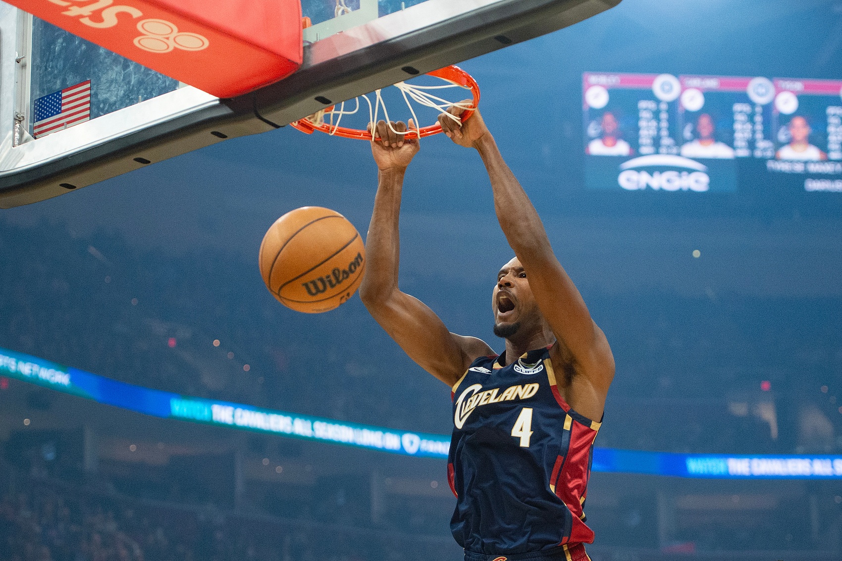 下半场机会不多！小莫布里半场就拿到13分11板 全场14分14板3帽