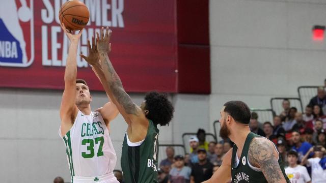 开云登录-绿军雄鹿夏联激烈如抢七 “外卖小哥”也能命中绝杀