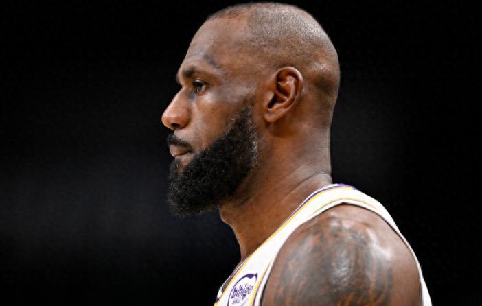 开云体育下载-25-6！湖人吊打东部豪门，詹姆斯梦回巅峰，打服主场球迷