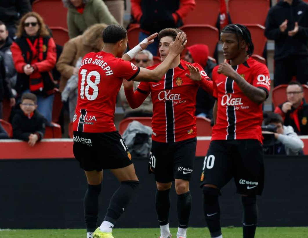 开云体育下载-西甲最新积分战报：前2相差4分，巴萨压制皇马，西班牙人惨遭逆转